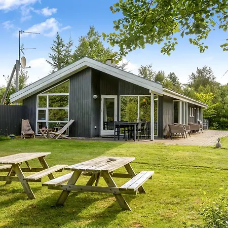 Ane - 800m From The Sea By Interhome