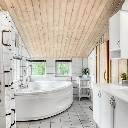 Ane - 800m From The Sea By Interhome *